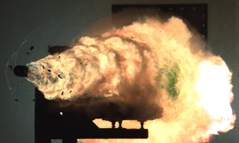 Súng điện từ tạo ra sức công phá lớn. Ảnh: Task&Purpose.