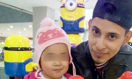 Ramirez và con gái khi ở quê nhà. Ảnh: Metro.