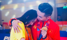 Khánh Thi oà khóc nức nở khi Phan Hiển giành HCV tại Seagames 30