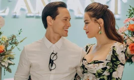 Hà Hồ khoe ngực đầy gợi cảm, tình tứ 'hết nấc' bên Kim Lý ở sự kiện 