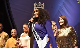 Hoa hậu thế giới được thủ tướng Jamaica chào đón khi về thăm quê nhà 