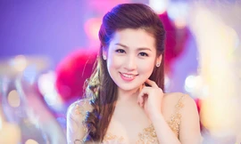 Á hậu Tú Anh tái xuất xinh đẹp làm MC sau 4 tháng sinh con đầu lòng