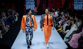 Anh em 'hoàng tử xiếc' Quốc Cơ - Quốc Nghiệp tự tin làm vedette sàn diễn