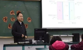 Các bậc phụ huynh thường được mời tới nói chuyện với học sinh trong trường.