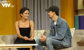 H'Hen Niê thân thiết bên Đen Vâu.