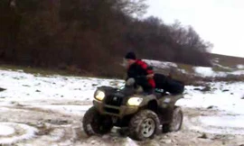 Cậu bé 4 tuổi và tài drift siêu hạng với xe đồ chơi