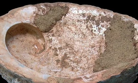 Khai quật 'xưởng sơn' đầu tiên của loài người