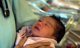 Mỗi em bé sinh ra được chính phủ Singapore trợ cấp đến 100 triệu VND