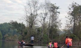 Viết thêm về 'thuyền trưởng nhí' ở hồ trên núi