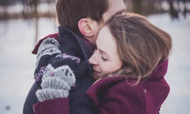 Ôm ấp khoái hơn ‘chuyện ấy’?