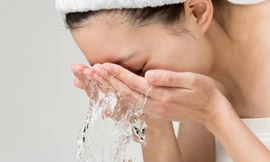  Tẩy trang không đúng cách sẽ 'phá hủy' làn da của bạn
