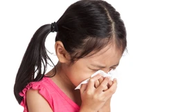 Cha mẹ cần làm gì khi trẻ bị ho kéo dài? 