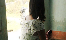 Bước sa ngã của bà mẹ tuổi 14