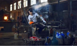 Nghệ nhân 38 tuổi gây chú ý toàn thế giới với 20 năm bên “lò luyện thần thú“