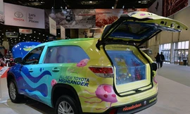 Ngỡ ngàng trước Toyota Highlander hóa thành... bể cá
