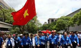 Đoàn đại biểu thanh niên, sinh viên Việt Nam tham gia diễu hành