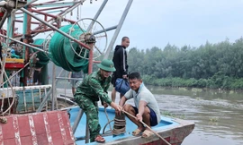 Bộ đội biên phòng Thái Bình giúp dân phòng, chống bão số 3 YAGI