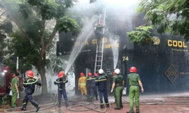 Cơ quan chức năng tỉnh Bắc Ninh chữa cháy quán bi - a ở thành phố Bắc Ninh