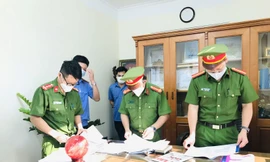 Cơ quan Công an tỉnh Bắc Giang khám xét tại phòng làm việc bị can Trần Quang Vinh