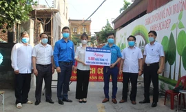 Tỉnh Đoàn Bắc Giang thăm hỏi và tặng khẩu trang cho các vùng có dịch