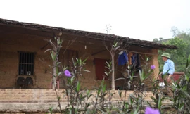 Những ngôi nhà trình tường có từ lâu đời ở bản Bắc Hoa