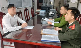 Cơ qan Công an làm việc với trường hợp chuyển hướng mọi cuộc gọi lạ đến số điện thoại đường dây nóng của Bộ Công an.