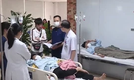 Công nhân Công ty TNHH HS Tech Vina nhiễm độc Methanol điều trị tại Bệnh viện Bạch Mai