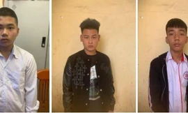 Đối tượng Nam, Giang, Tuấn Anh (từ trái qua phải) tại Cơ quan Công an