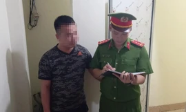 Công an tỉnh Bắc Giang kiểm tra một cơ sở kinh doanh dịch vụ karaoke