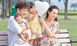 Con gái 'Đoàn Dự' bị vú em châm kim vào người