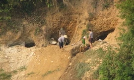 Sập hầm vàng ở Tương Dương, năm người chết