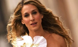 Sarah Jessica Parker lộ chân gân guốc đáng sợ