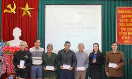 Mang niềm vui đến với các cựu thanh niên xung phong Lào Cai, Tuyên Quang trước thềm năm mới