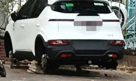 Ô tô điện vừa mua đã bị trộm mất 4 bánh