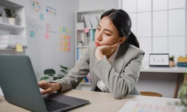 Vì sao ngày càng có nhiều người trẻ Trung Quốc sớm tối ra đường chỉ để giả vờ đi làm? 