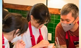 Cất điện thoại đi, đây mới là thứ khiến Gen Z "u mê không lối thoát" những ngày gần đây!