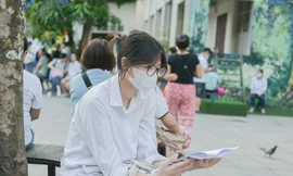 Sĩ tử 2K8 thi vào lớp 10 trường THPT chuyên Ngoại ngữ Hà Nội nhận xét gì về đề thi?