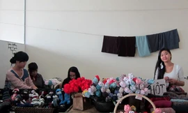 Những cô gái thích may vá thêu thùa