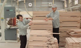 Doanh nghiệp nhỏ và vừa sẽ được miễn giảm thuế để vượt qua khó khăn. Ảnh: PV