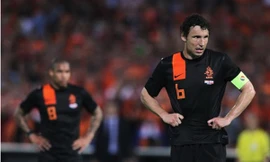 Hà Lan sẽ chơi chặt chẽ với bộ đôi Van Bommel và De Jong - Ảnh: Getty