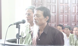 Hai ông lão to tiếng nhận 14 tháng tù