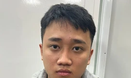 Đi mua mặt dây chuyền tặng người yêu, nam thanh niên cướp giật luôn lượng lớn nhẫn vàng