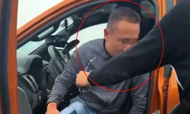 Danh tính tài xế xe bán tải đâm xe cảnh sát để bỏ chạy ở Hà Nội 