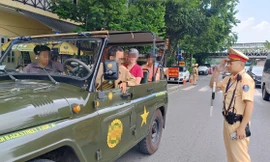 CSGT Hà Nội xử lý nhiều tài xế xe 'u-oát' chở khách vi phạm