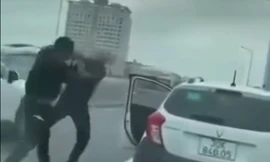 Khởi tố hai người đi SH, gây gổ đánh nhau với tài xế ô tô trên đường Vành đai 2