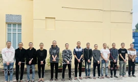 Nhóm thanh thiếu niên mang hung khí thấy ai ‘ngứa mắt’ là đánh 