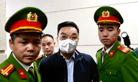 Bị cáo Chu Ngọc Anh nói 'đau xót' khi nhận quà của Phan Quốc Việt