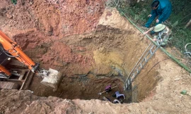 Hà Nội: Hai anh em trai bị đất đá vùi lấp khi đào giếng thuê