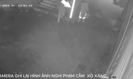 CLIP: Nghi phạm cầm xô xăng phóng hỏa đốt quán cà phê làm 11 người chết ở Hà Nội