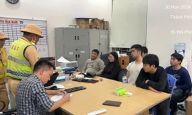 CSGT chặn giữ 6 người nước ngoài nghi nhập cảnh trái phép